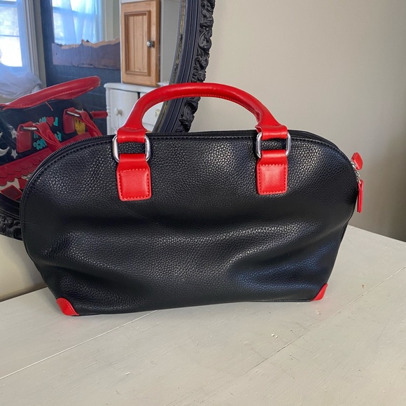 Patent leather bag with details - Picture 2 of 2